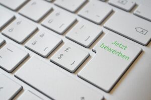 RYT200を活用した副業で得られる収入はどのくらい？